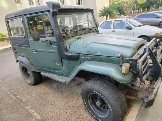 TOYOTA BANDEIRANTE 3.7 BJ50LV 4X4 TETO RIGIDO DIESEL 2P MANUAL